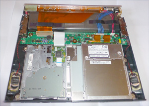 Внутренности базы у ноутбука Fujitsu LifeBook 635Tx
