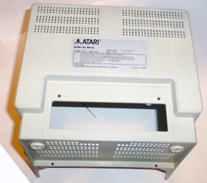 Монитор Atari SM124 вид на этикетку