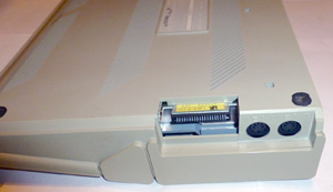 Atari 520 STfm - вид с боку на MIDI порты и порт для картриджа