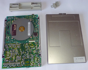 Встроенный в Atari 520 STfm дисковод Sony MP-F11W-5DU вид 2