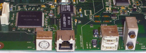 Внешние разъёмы Apple Power Macintosh G3 (модуль FireWire не установленн - разъём под него слева)