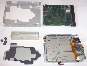 Дисковод магнитооптических дисков Fujitsu MCE3130SS GigaMO 1.3 GB в разобранном виде с другой стороны